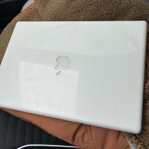 Apple White Laptop(2006)